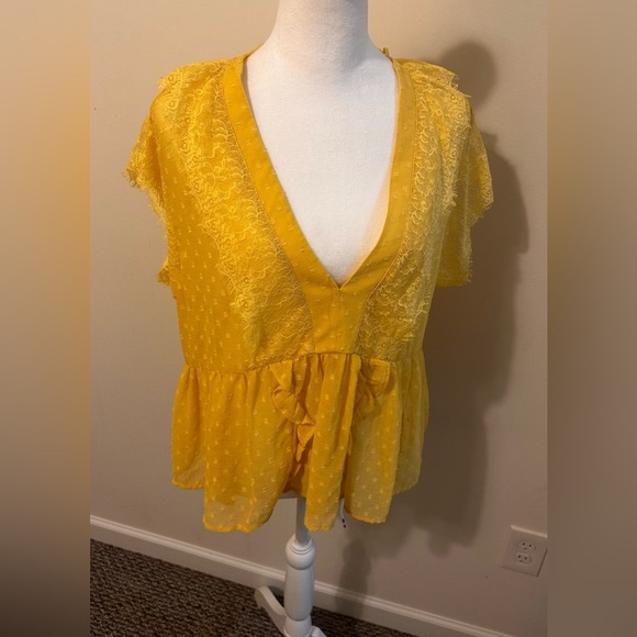 Zara Yellow Polka Dot Ruffle Short Sleeve Blouse Size XL - Picture 1 of 5